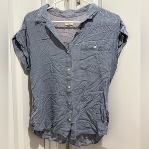 Blue Short Sleeve Button Down Shirt with Notched Collar and Button